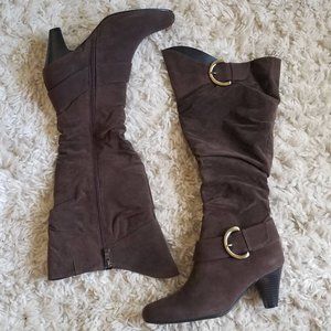 NWB Gabriella Rocha Suede Boot